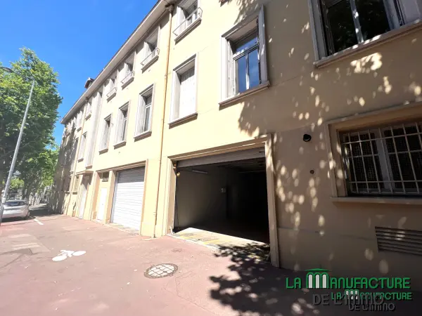 Saint-Étienne 42100 – Location parking/box