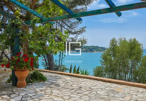 Sanary-sur-Mer 83110 – Vente maison/villa 7&nbsp;pièces 5&nbsp;chambres
