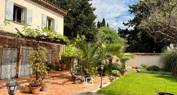 Cuers 83390 – Vente local 5&nbsp;pièces 2&nbsp;chambres