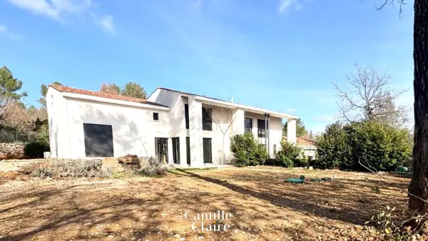 Saint-Maximin-la-Sainte-Baume 83470 – Vente maison/villa 5&nbsp;pièces 3&nbsp;chambres