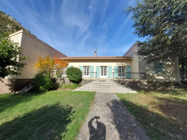 Brusque 12360 – Vente maison/villa 9&nbsp;pièces 5&nbsp;chambres