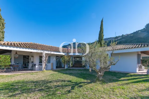 Cassis 13260 – Vente maison/villa 5&nbsp;pièces 3&nbsp;chambres