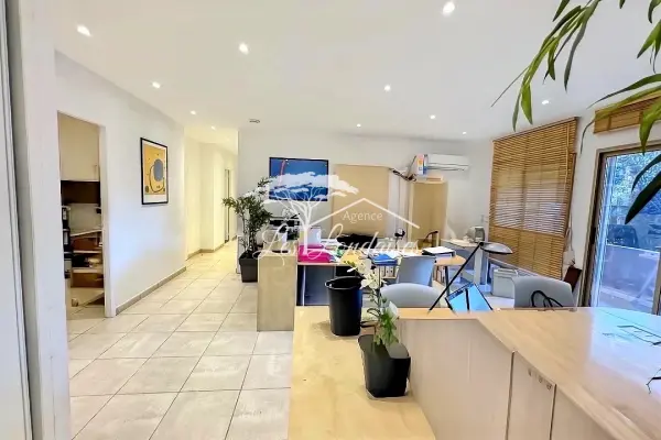 La Londe-les-Maures 83250 – Vente local 3&nbsp;pièces 2&nbsp;chambres