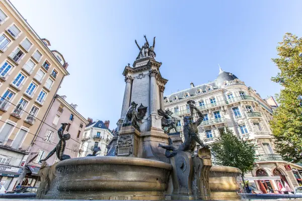 Grenoble 38000 – Location local