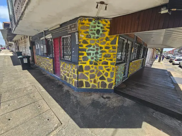 Cayenne 97300 – Location local