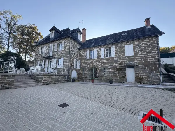 Objat 19130 – Vente maison/villa 10&nbsp;pièces 4&nbsp;chambres