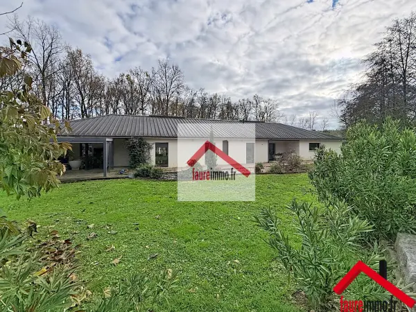 Objat 19130 – Vente maison/villa 8&nbsp;pièces 4&nbsp;chambres