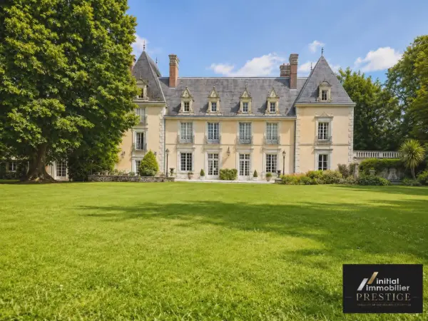 Tours 37000 – Vente de prestige chateau 20&nbsp;pièces 15&nbsp;chambres