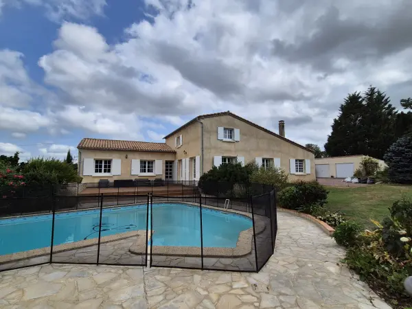 Sauveterre-de-Guyenne 33540 – Vente maison/villa 8&nbsp;pièces 5&nbsp;chambres