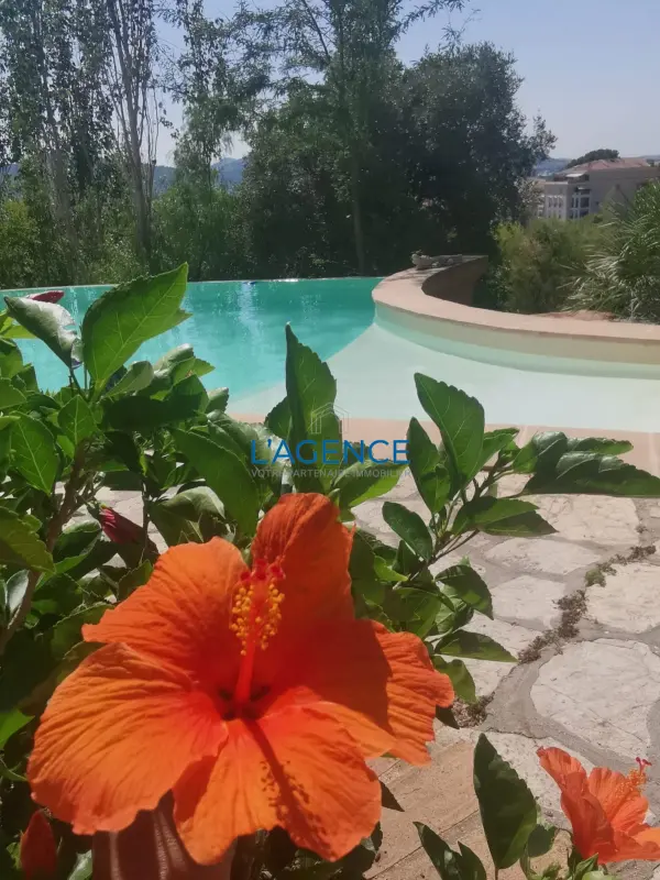 Hyères 83400 – Vente maison/villa 13&nbsp;pièces 8&nbsp;chambres