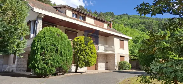 Le Cheylard 07160 – Vente maison/villa 12&nbsp;pièces 6&nbsp;chambres