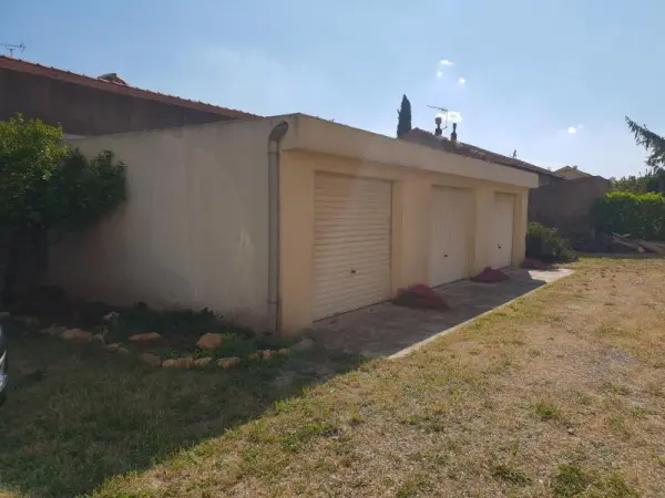 Miramas 13140 – Location parking/box