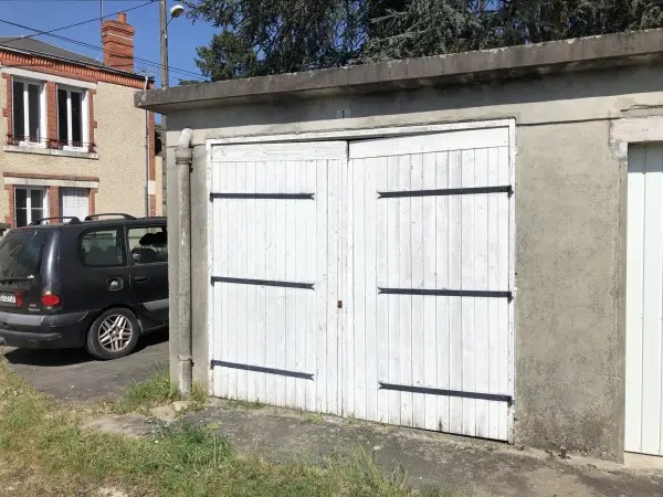 Vierzon 18100 – Location parking/box