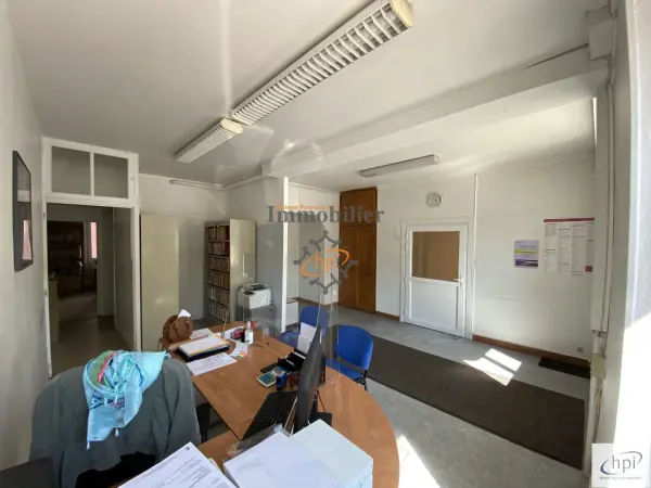 Saint-Affrique 12400 – Location local