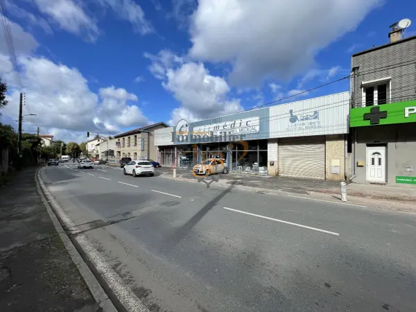 Saint-Affrique 12400 – Location local