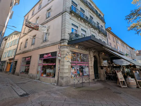 Saint-Affrique 12400 – Location local