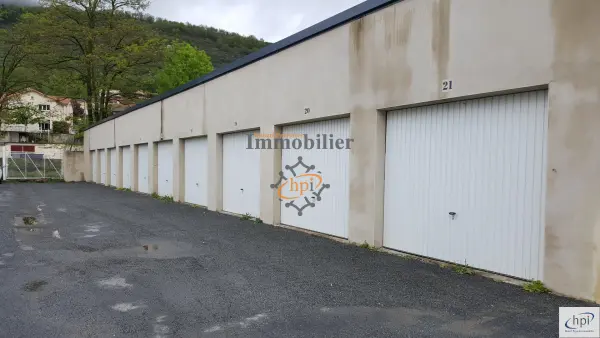 Saint-Affrique 12400 – Location parking/box
