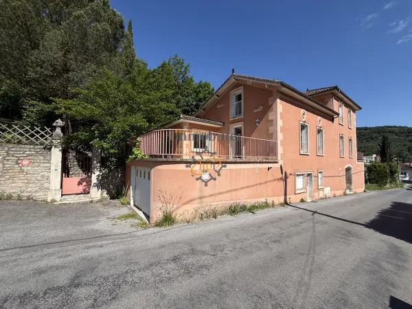 Saint-Affrique 12400 – Vente immeuble