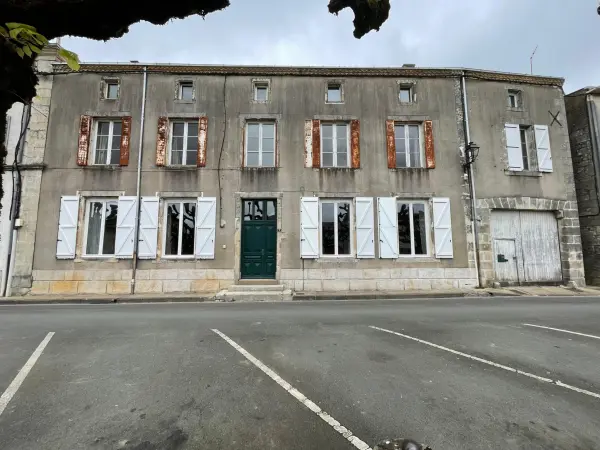 Valence-en-poitou 86700 – Vente maison/villa 14&nbsp;pièces 8&nbsp;chambres