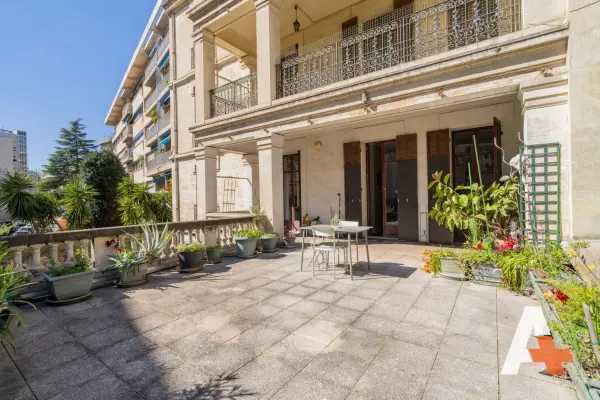 Marseille 13008 – Vente local