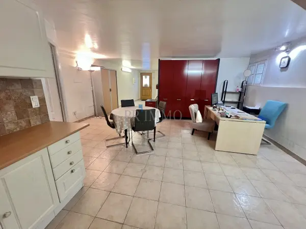 Fréjus 83600 – Vente local