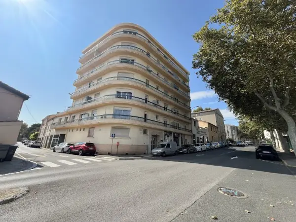 Narbonne 11100 – Location parking/box