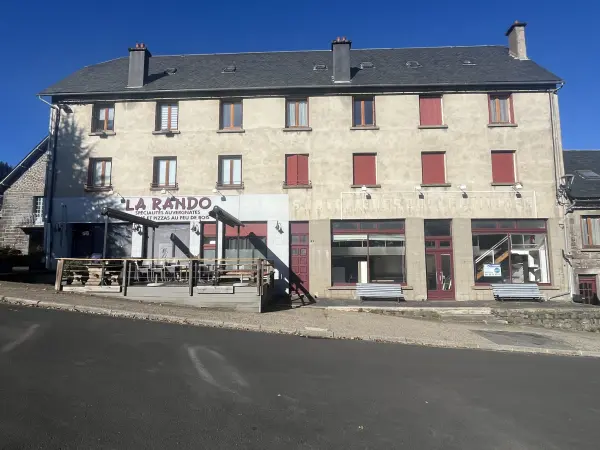 Besse-et-Saint-Anastaise 63610 – Vente immeuble