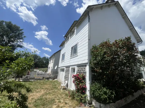 Égliseneuve-d&rsquo;Entraigues 63850 – Vente maison/villa 5&nbsp;pièces 4&nbsp;chambres