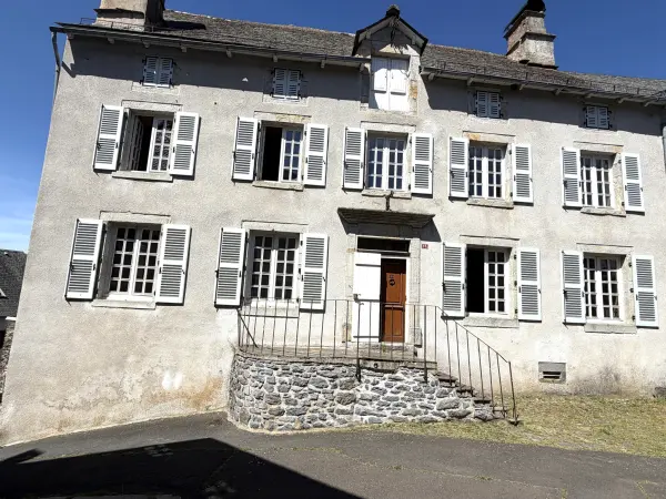 Marcenat 15190 – Vente maison/villa 8&nbsp;pièces 5&nbsp;chambres