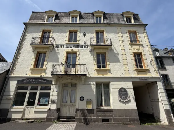 Égliseneuve-d&rsquo;Entraigues 63850 – Vente immeuble