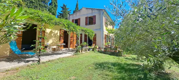L&rsquo;Isle-sur-la-Sorgue 84800 – Vente maison/villa 10&nbsp;pièces 6&nbsp;chambres