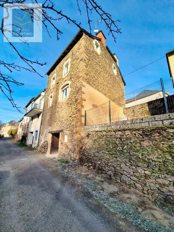 Salmiech 12120 – Vente maison/villa 7&nbsp;pièces 6&nbsp;chambres