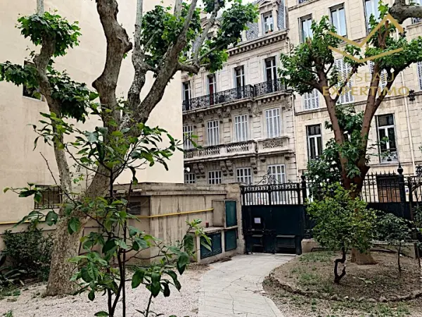 Marseille 13006 – Location local 7&nbsp;pièces