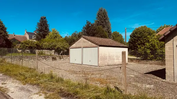 Mailly-le-Château 89660 – Vente parking/box