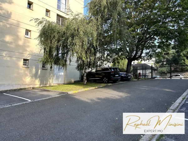 Versailles 78000 – Vente parking/box