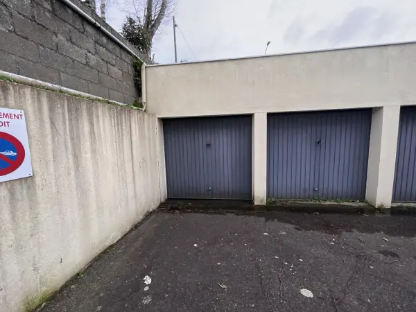 Quimper 29000 – Location parking/box