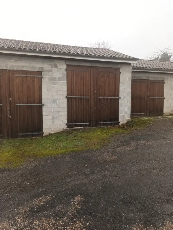 Figeac 46100 – Location parking/box