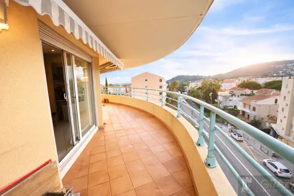 Hyères 83400 – Vente appartement 5&nbsp;pièces 3&nbsp;chambres