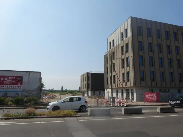 Décines-Charpieu 69150 – Location local