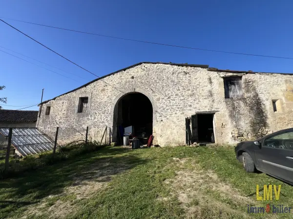 Naujan-et-Postiac 33420 – Vente parking/box